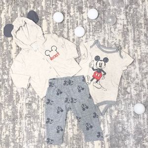 Mickey Outfit.